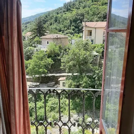 بيت ضيافة The Window With A View Rocchetta Nervina