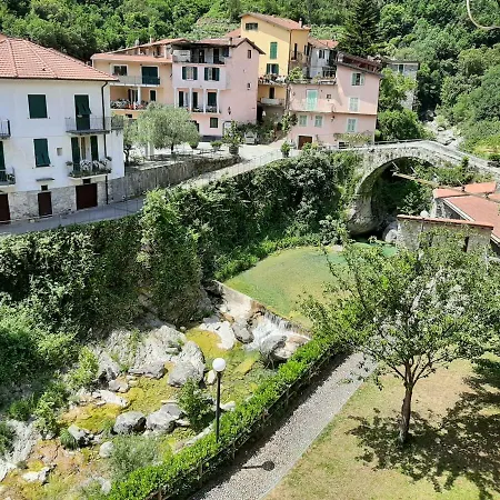 The Window With A View * Rocchetta Nervina